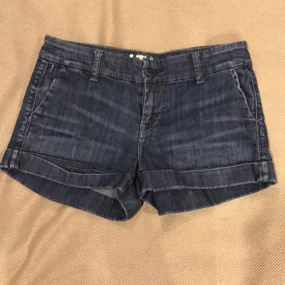 It Jeans cuffed Jean shorts.